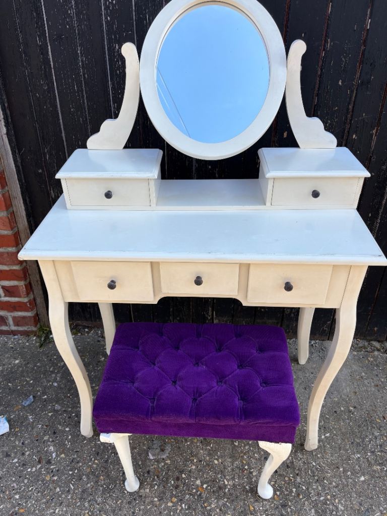 Dressing table 