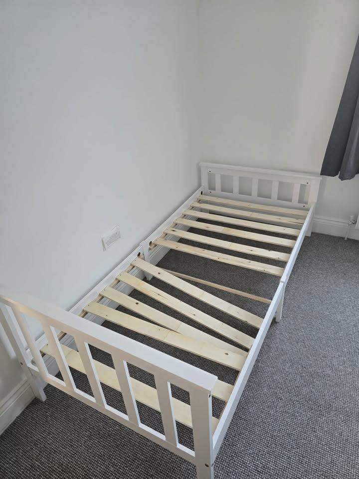Single Bed with Mattress (giving away for FREE)