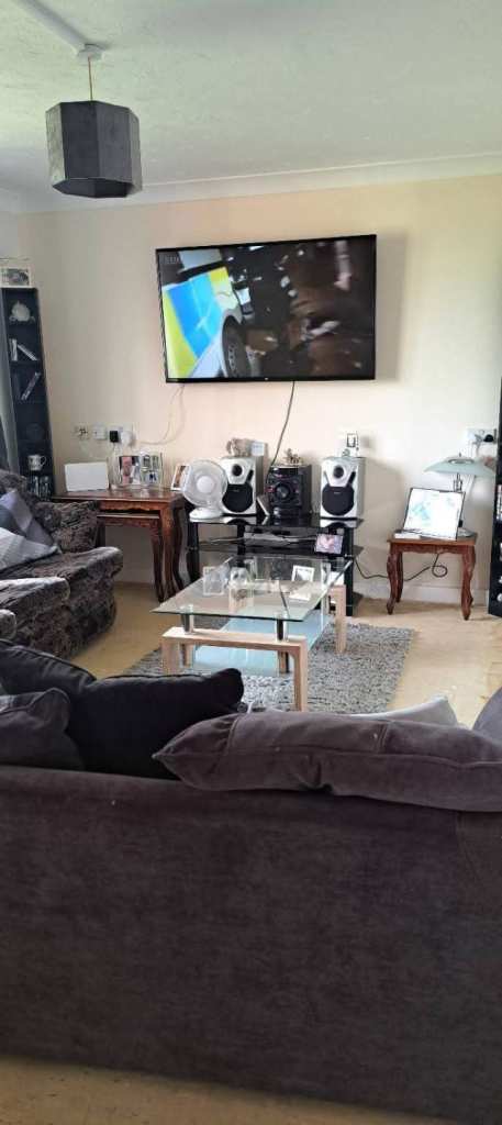 Large  1 bedroom flat for exchange