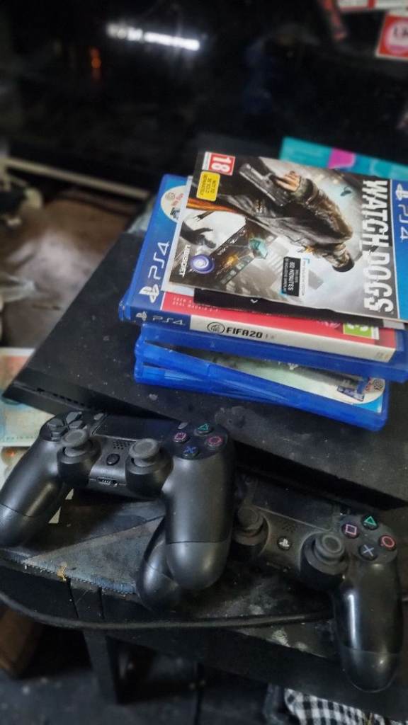 Ps4 console with 2 controllers and few games 