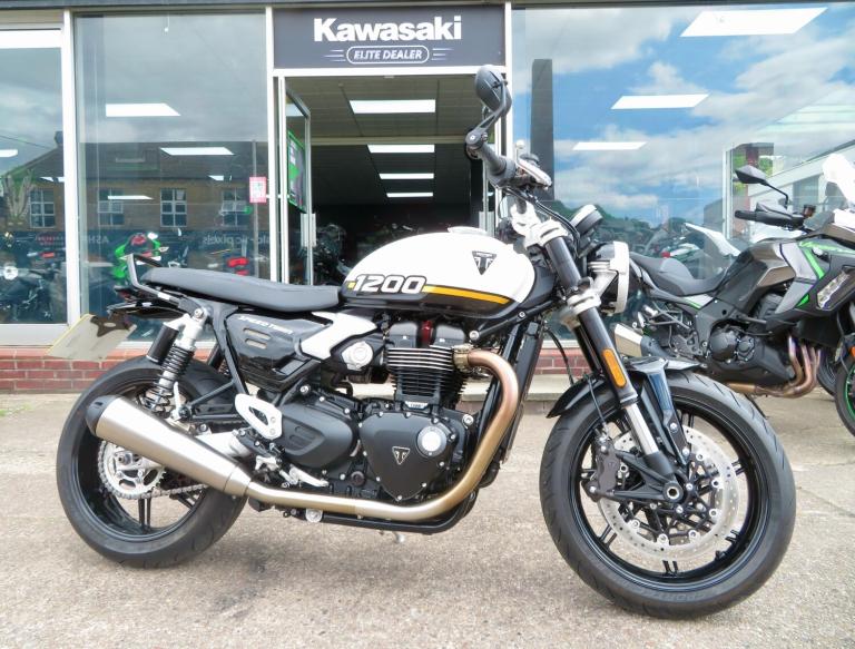 2025 Triumph SPEED TWIN 1200 PREMIUM PAINT & HEATED GRIPS  Petrol Manual