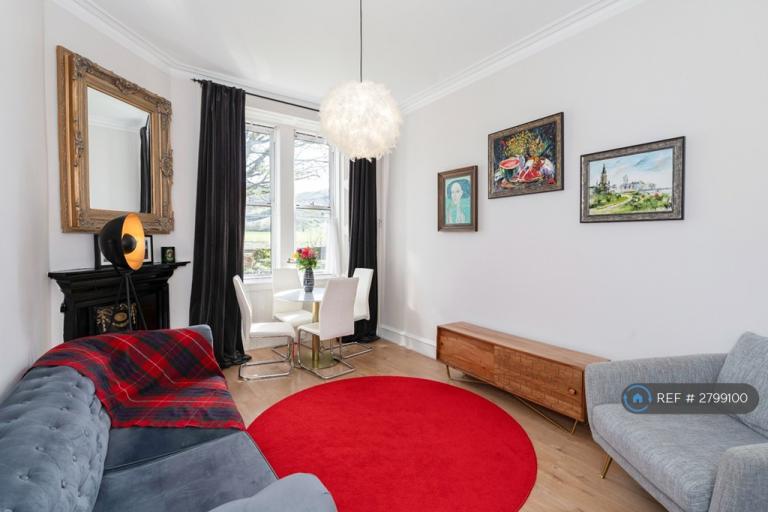 1 bedroom flat in Waverley Park, Edinburgh, EH8 (1 bed) (#2799100)