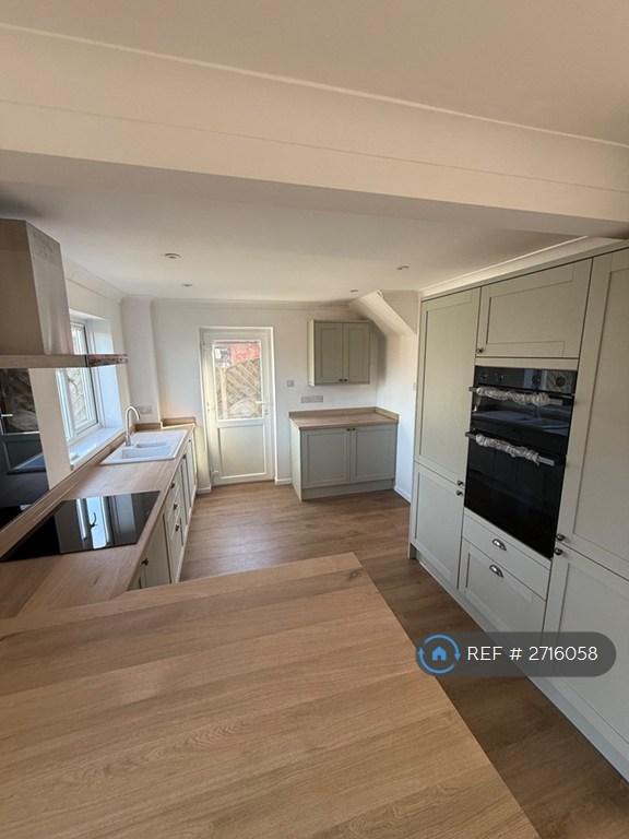 3 bedroom house in Mere Close, Thetford, IP25 (3 bed) (#2716058)