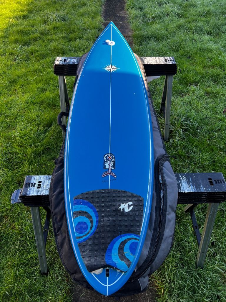 6’9” surfboard Wayne Lynch Surftech Freeform & Dakine bag