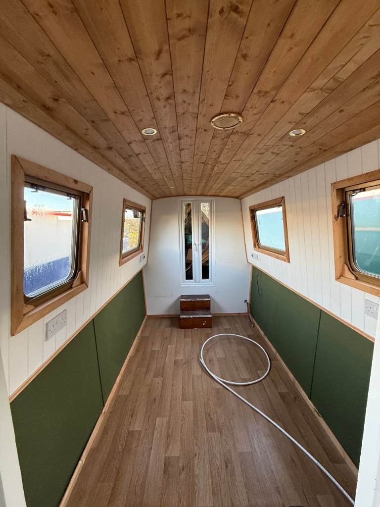 45ft Narrowboat – Fully Renovated – Modern Interior