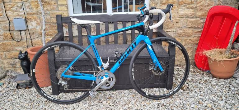 Giant Defy Advanced road bike. Medium size frame.