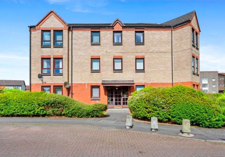 2 BED 1ST FLOOR FLAT ☆ RENOVATED ☆