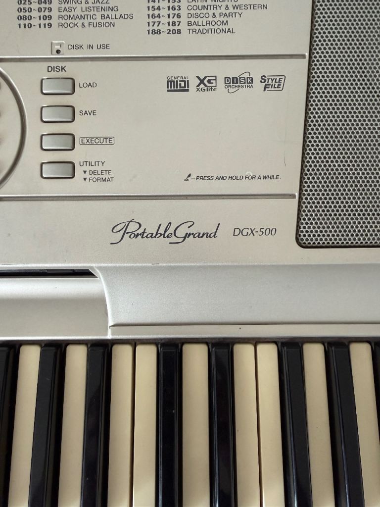 Yamaha PortableGrand DGX-500 Digital Piano
