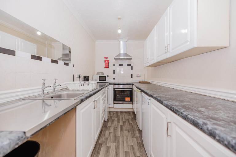Ground floor, main door, 4-bedroom, HMO flat in Fountainbridge - available NOW