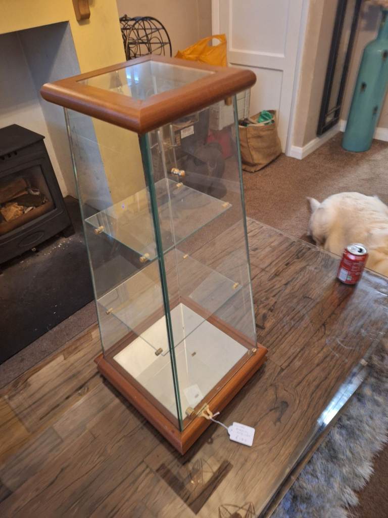 Glass cabinet 