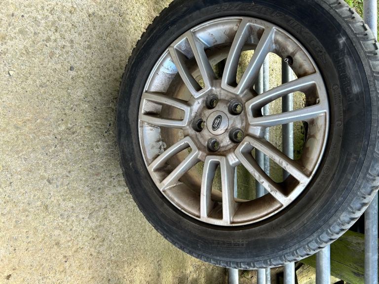 Alloy wheels came off a Discovery 4 