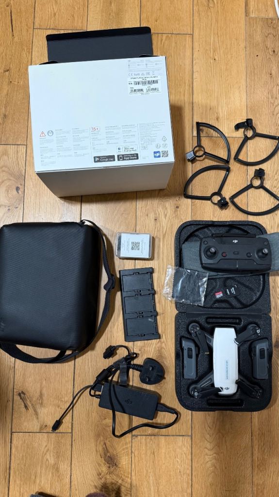 DJI spark, fully functional, 3 batteries, accessories 