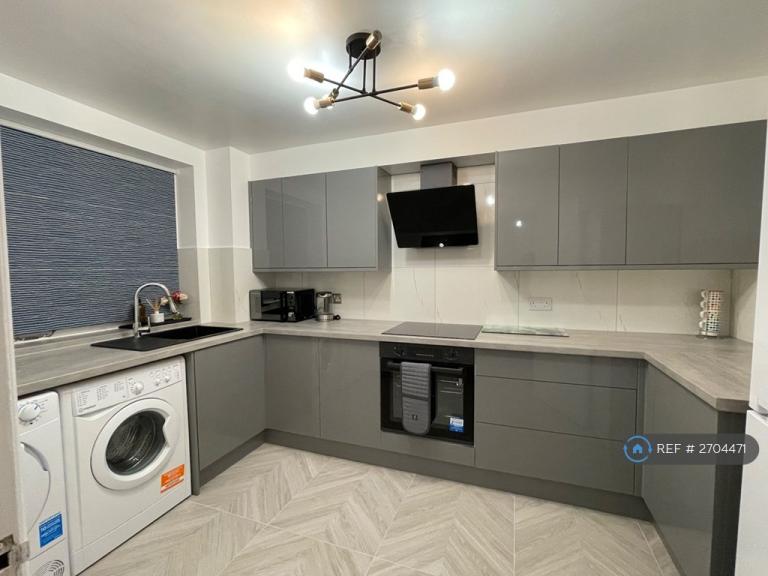 1 bedroom in Felixstowe Court, London, E16 (#2704471)