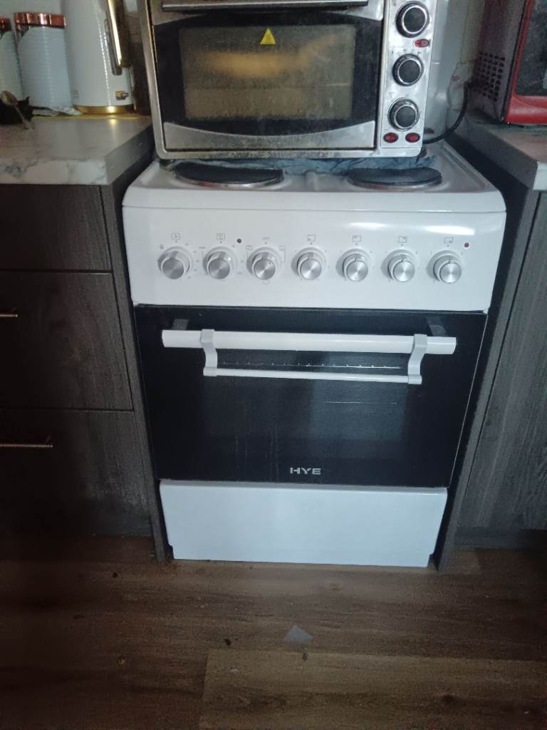 HYE White Electric Cooker with Oven and Hob