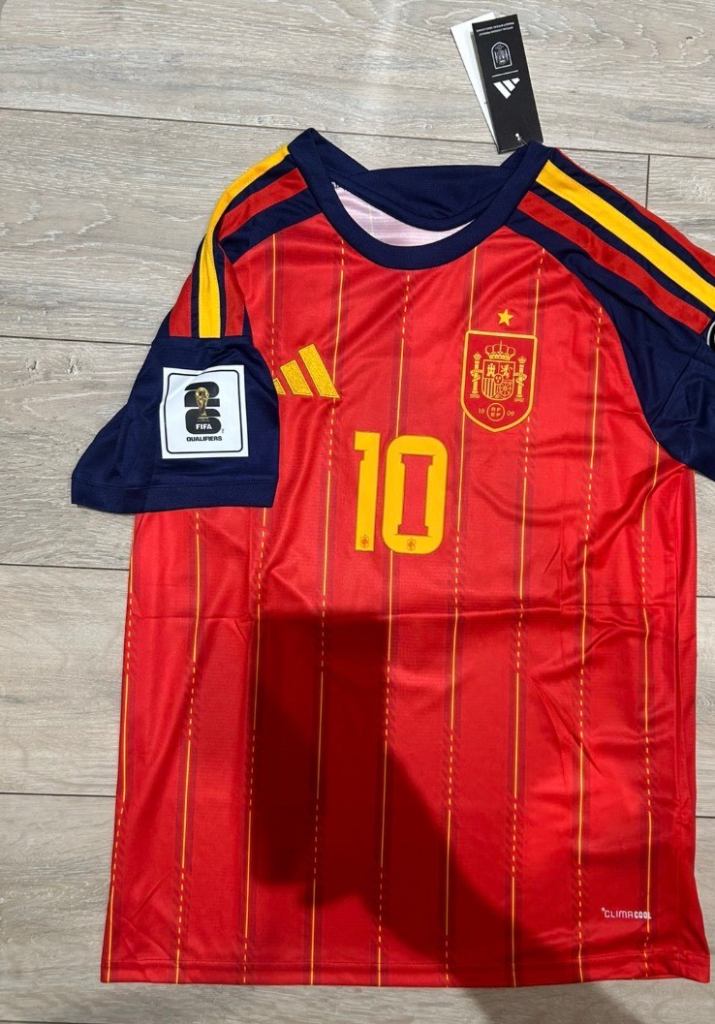 Spain World Cup shirts size M new with tags 
