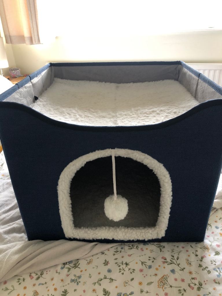 Lovely cat house / bed 