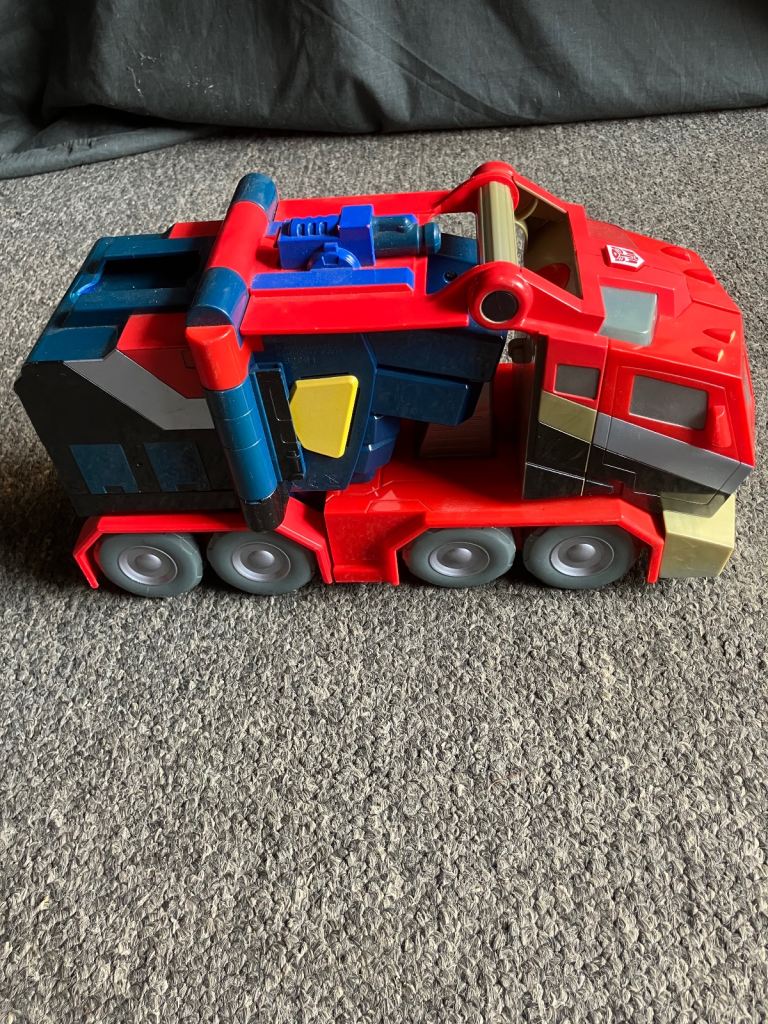 Hasbro Transformer (Truck to Gun) 