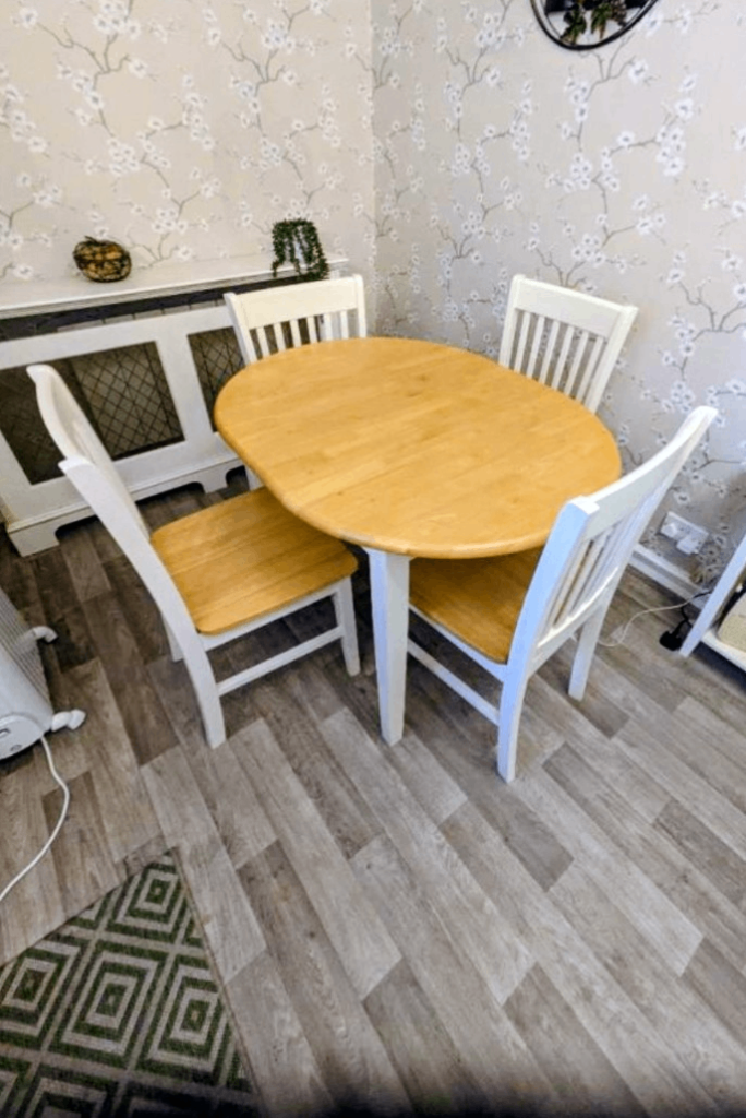 Extending Oak & Signal White Painted dining table & 4 chairs.