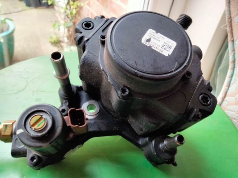 High-pressure fuel pump Citroen Peugot 2.0 HDi DELPHI 9424a110a