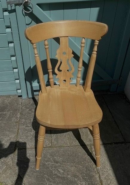Pine Extending Dining Table with Four Chairs – Good Condition
