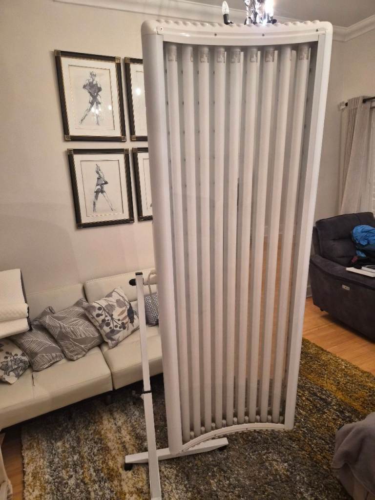 Narrowband uv light therapy bed.