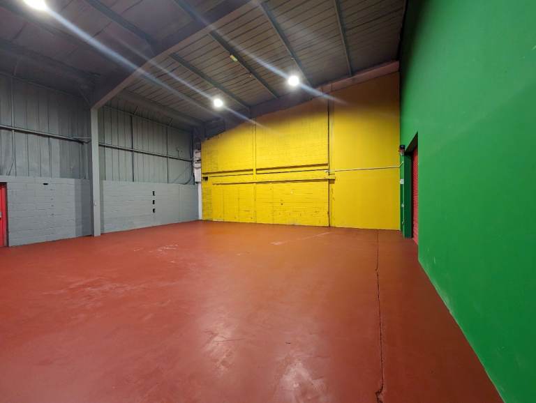 2,297 sq ft Car Garage/Workshop with Car Lifts. No Deposit. 15 min drive from Cockermouth 