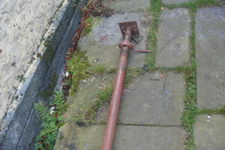 Acro Building Prop in fully working used condition