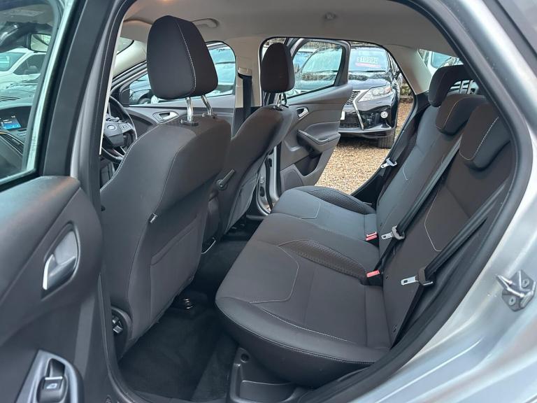 2015 Ford Focus 1.0T EcoBoost Zetec Euro 6 (s/s) 5dr HATCHBACK Petrol Manual