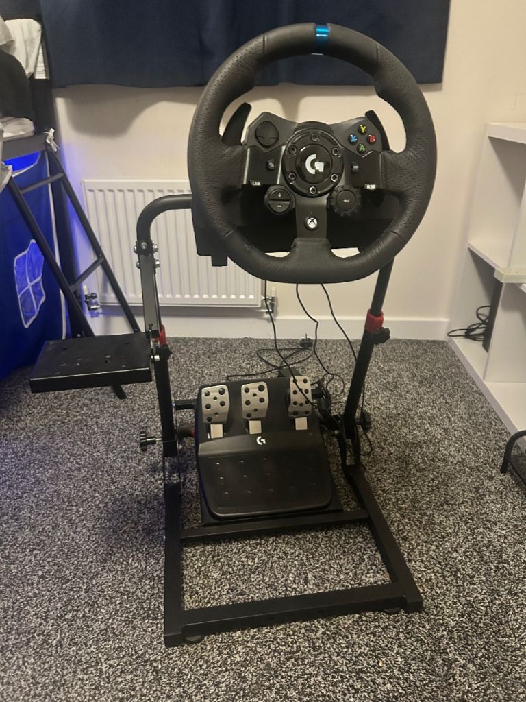 Logitech g923 steering wheel with gear stick, stand and games