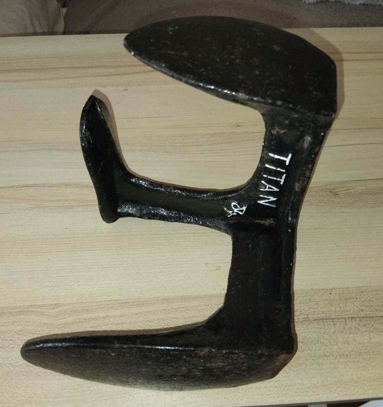 SHOE COBBLERS VINTAGE LASTS (2) good for FOLK/ARTWORK. DOORSTOPS 