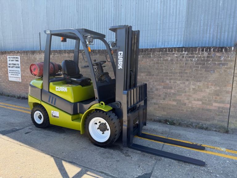 2010 Clark 3.5ton gas forklift, container spec triple mast, 1700 hours 