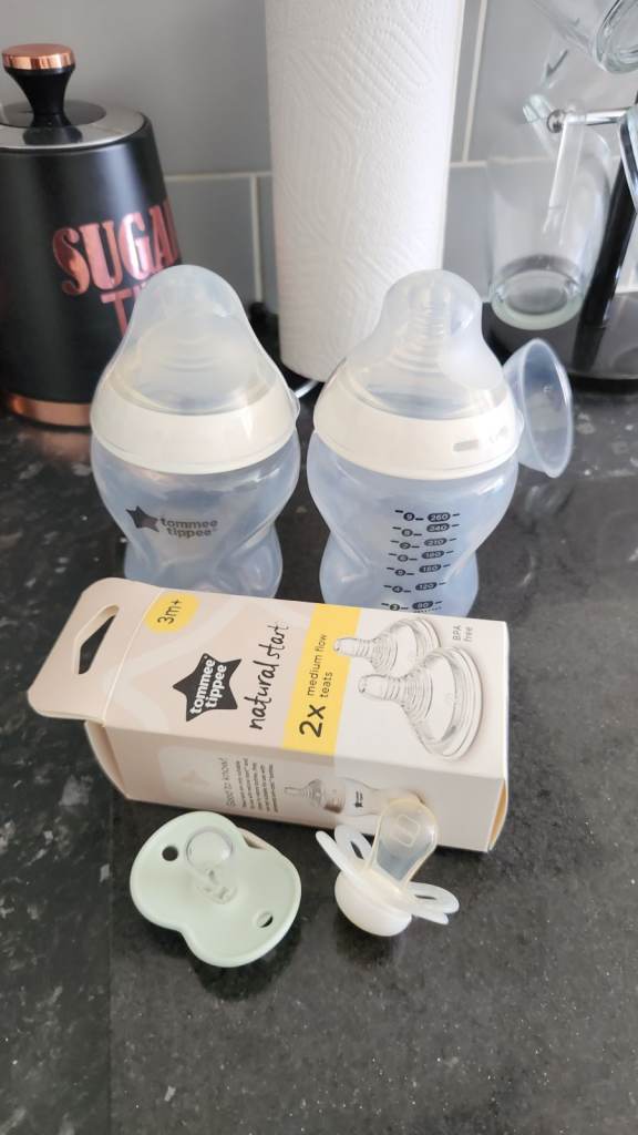 Tommee Tippee Baby Bottles & Teats – Good Condition