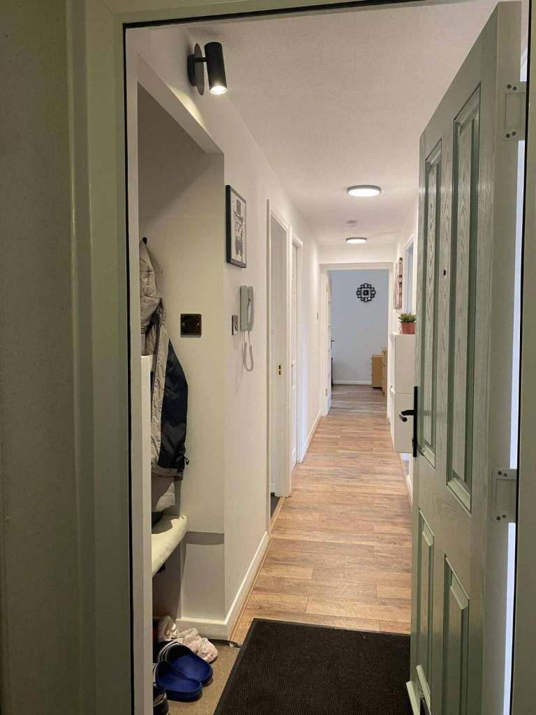 Niddrie - Bright bedroom with double bed & private living area with sofa bed and plenty of storage