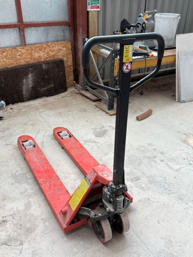 Hand pallet truck