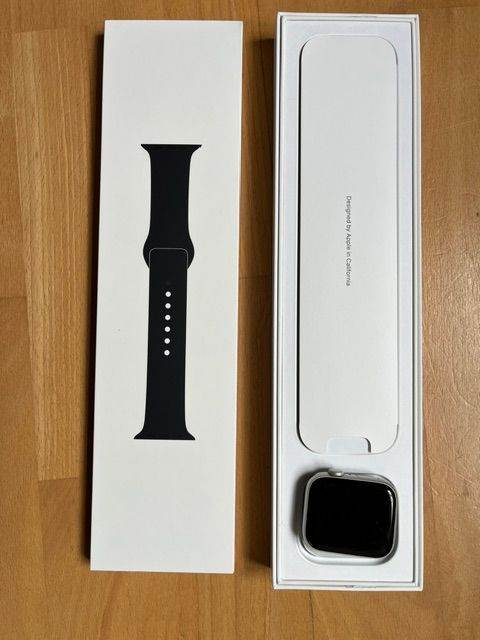 Apple Watch Series 6 - Excellent Condition - Boxed with Charger