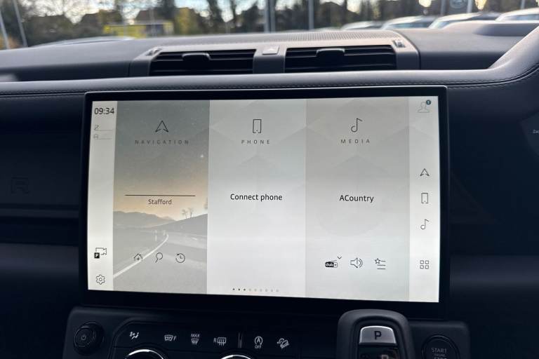 2025 Land Rover Defender 110 4.4 P635 V8 MHEV OCTA Auto 4WD Euro 6 (s/s) 5dr SUV Automatic