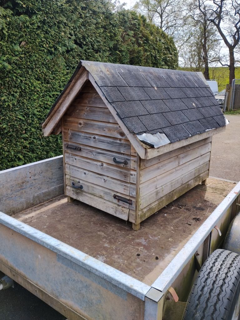 Duck or chicken coop