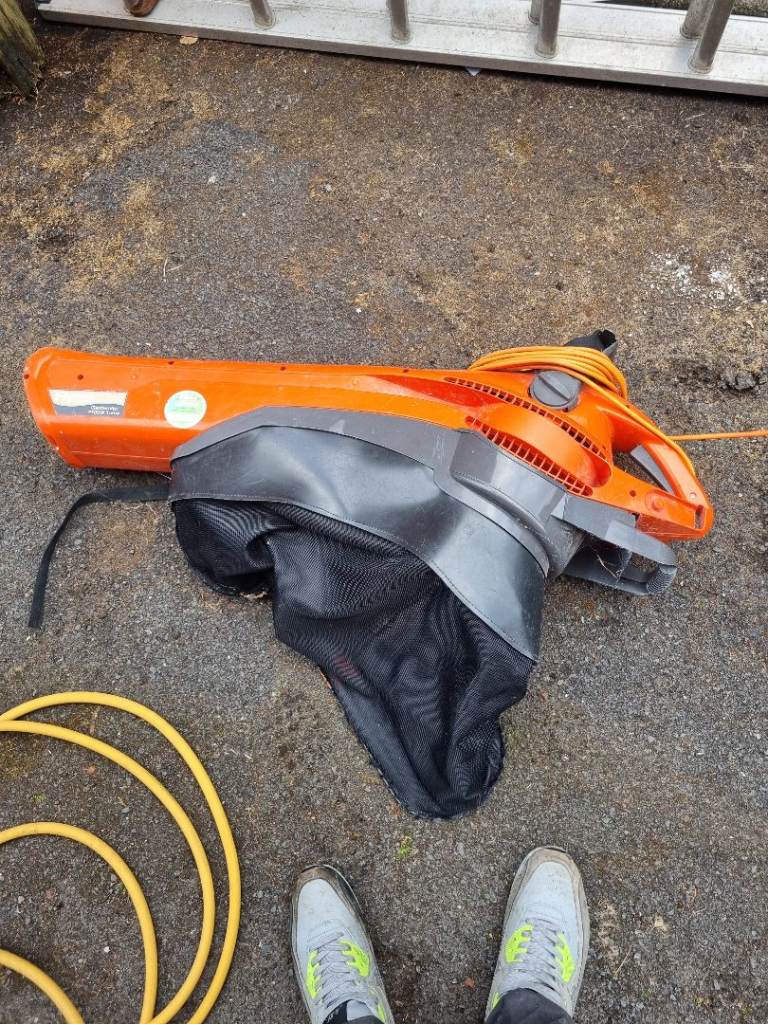 Flymo leaf blower