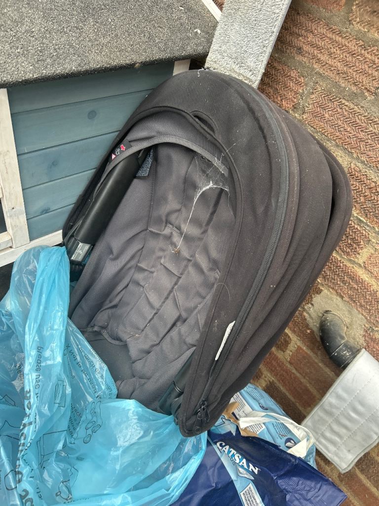 Bugaboo seat and carry cot attachment 