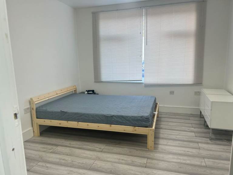 Self Contained Studio Flat in Neasden  - DSS Welcome