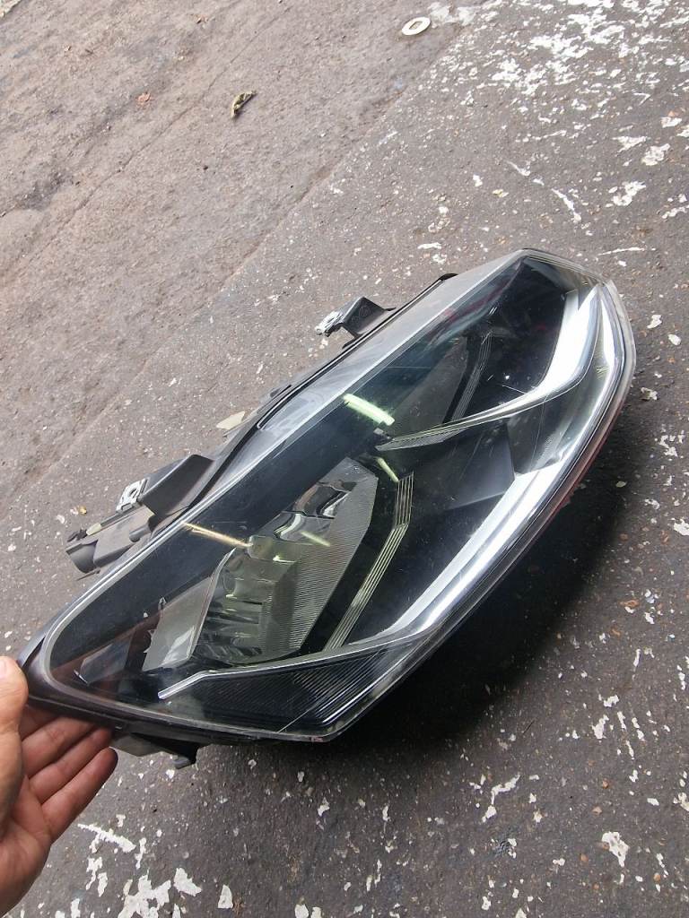 2018 drive side polo headlight .