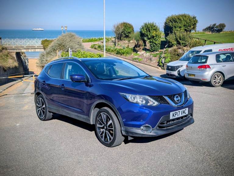 Stunning Nissan Qashqai 1.6 dCi Tekna Xtronic - super low milage 