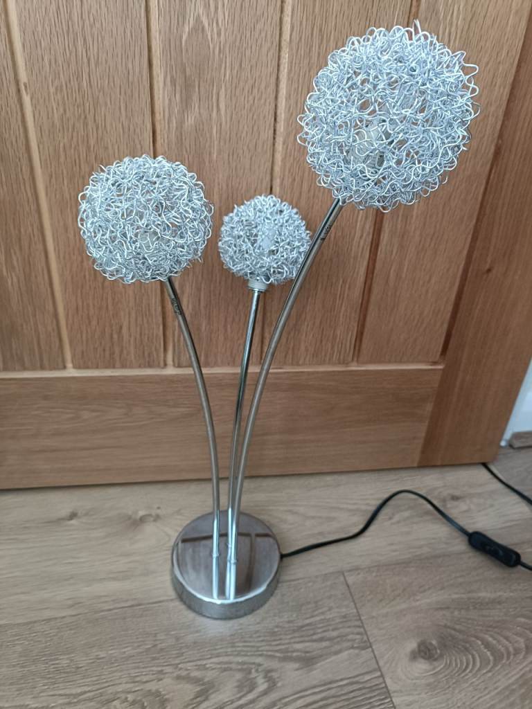 Table top electric chrome lamp with 3 wire shades and switch 