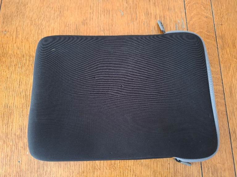 Targus Black Laptop Sleeve / Tablet Case – Good Condition