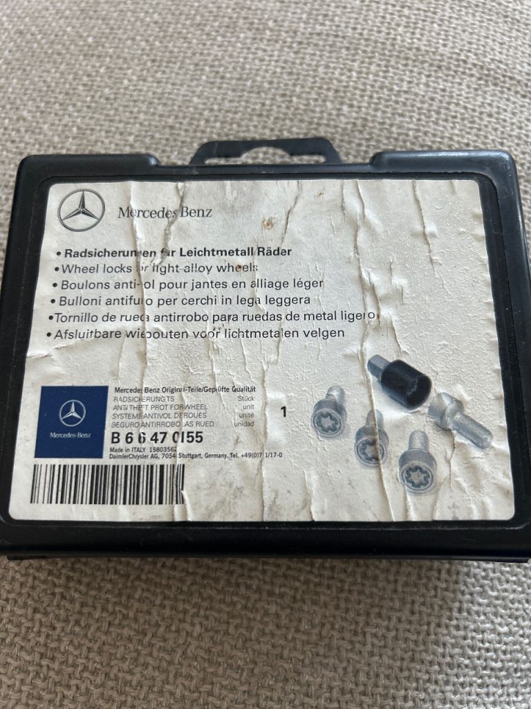 Mercedes Benz Locking wheel nuts for light alloy wheels