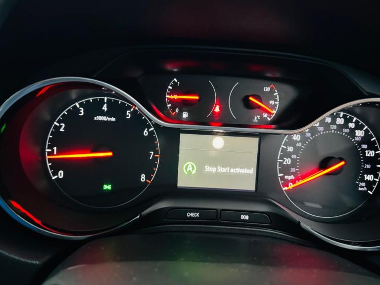 2019 Vauxhall Grandland X 1.5 Turbo D Tech Line Nav 5dr HATCHBACK DIESEL Manual