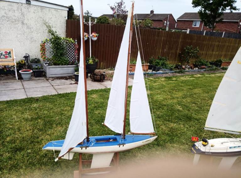 Radio control yacht