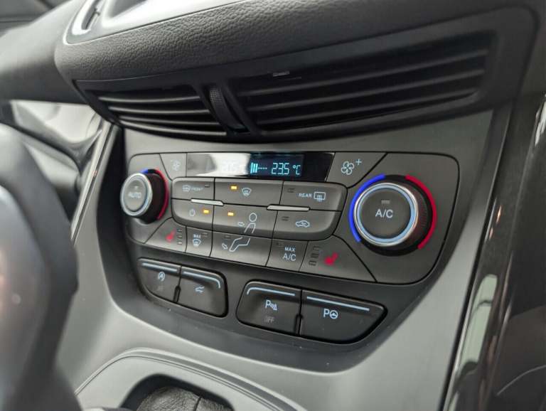 2018 Ford Kuga 1.5T EcoBoost ST-Line X SUV 5dr Petrol Auto AWD Euro 6 (s/s) (176 ps) - PAN HATCHB...