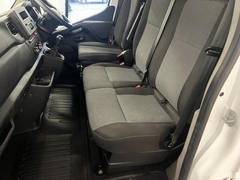 2023 Renault Master LM35dCi 135 Business+ Medium Roof Van PANEL VAN DIESEL Manual