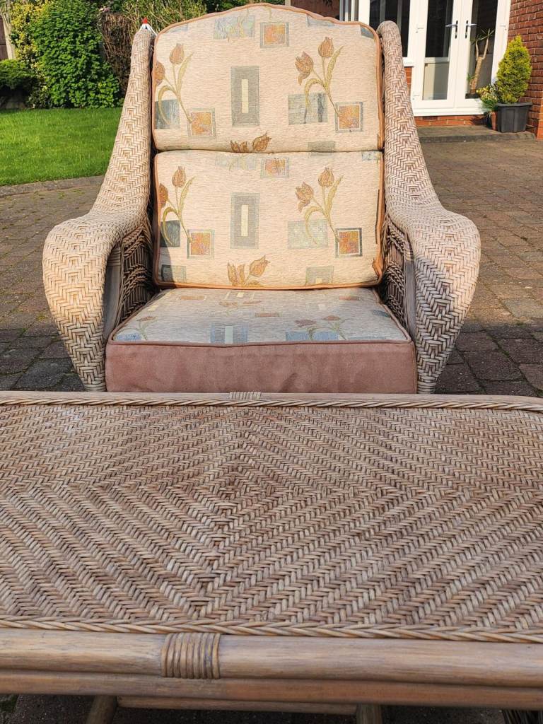 Wicker Conservatory Chair & Coffee Table